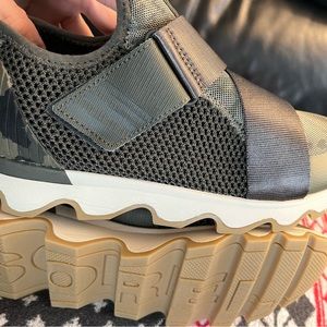 Sorel sneakers size9